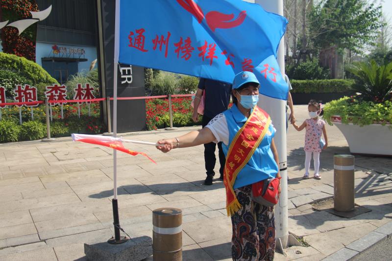 <strong>男人小jj插进女人的小B</strong>